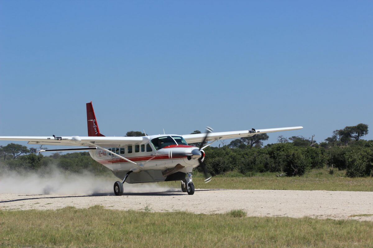 Botswana-flugsafari-flugzeug-beim-starten