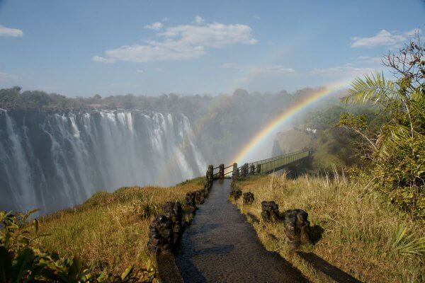 Regenbogen im Wasserfall